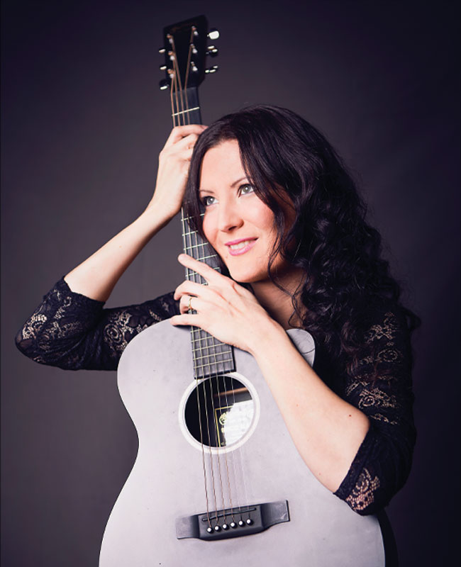 Anna-Kokkonen_Finnish-Singer-steps-of-summer